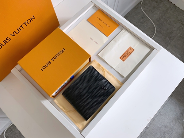 LVコピーウォレット着用イメージ